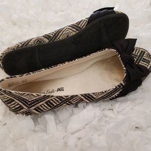 American Eagle Outfitters Shoes - American Eagle Bow Flat Shoes. American Eagle Outfitters Shoes - American Eagle Bow Flat Shoes.